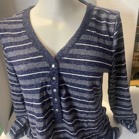 Thyme Maternity Nursing top - Picture 6 of 6